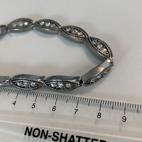 LIA SOPHIA vintage look Tri-Stone Elastic Stretch Bracelet 6" - Picture 3 of 3